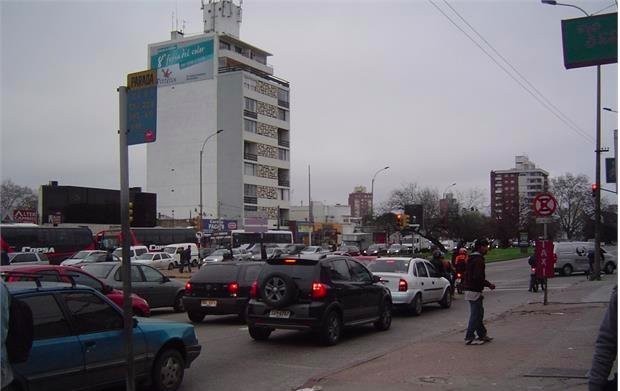 Local en alquiler en Av. Italia y Comercio, barrio Buceo.